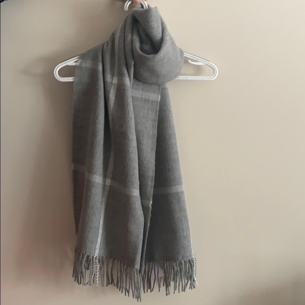 J. Crew gray and white scarf NWT